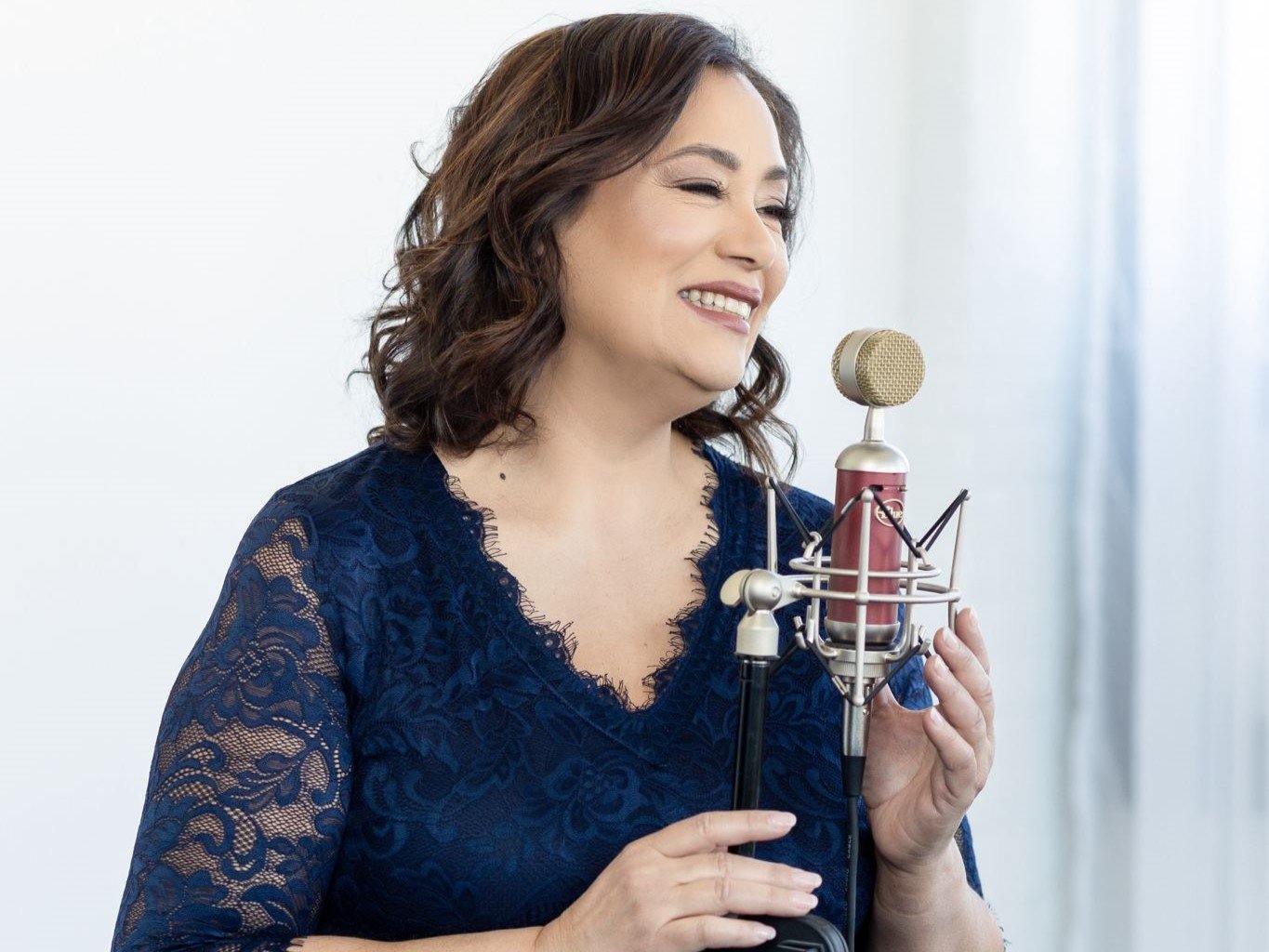 SARAH CAPELES CANTANTE DE TALLA INTERNACIONAL.